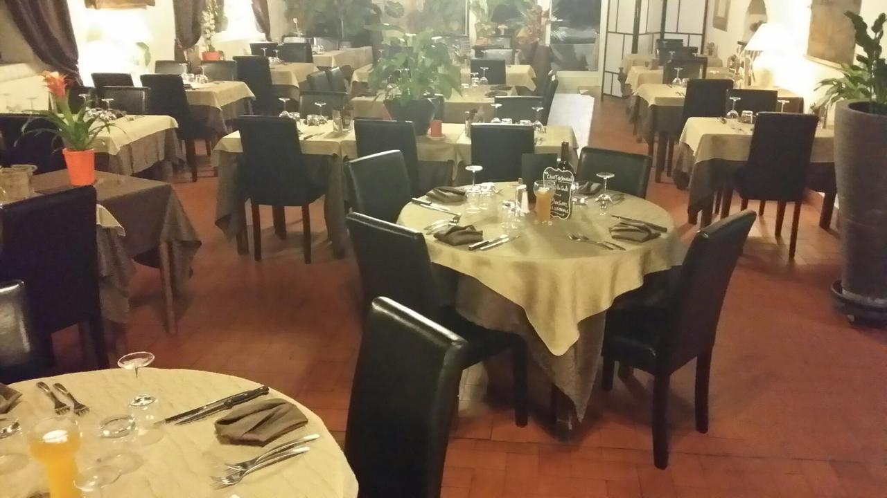 Auberge De Pachoquin Meounes-les-Montrieux Eksteriør billede