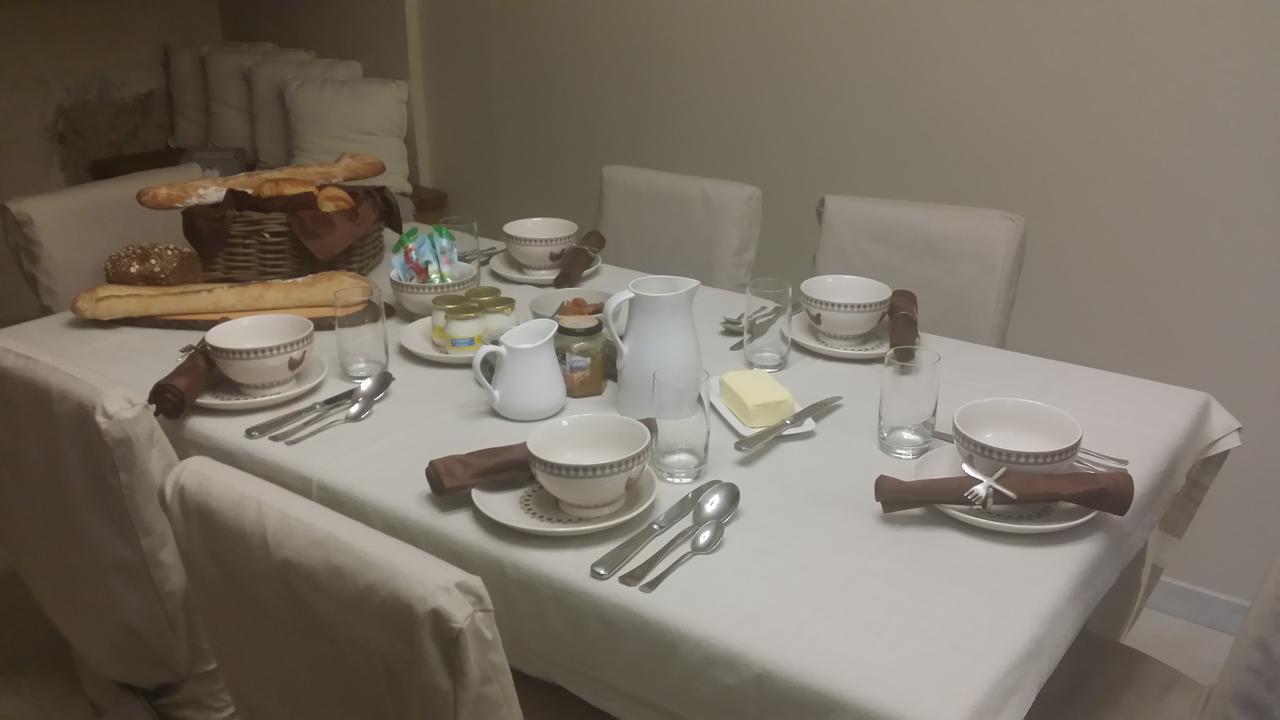 Auberge De Pachoquin Meounes-les-Montrieux Eksteriør billede