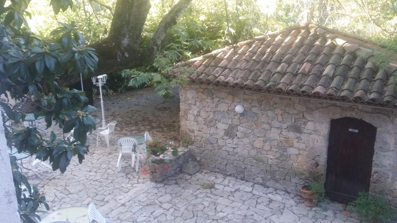 Auberge De Pachoquin Meounes-les-Montrieux Eksteriør billede