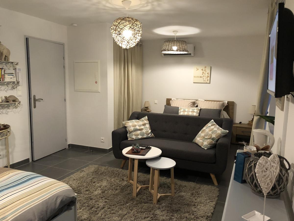Auberge De Pachoquin Meounes-les-Montrieux Eksteriør billede