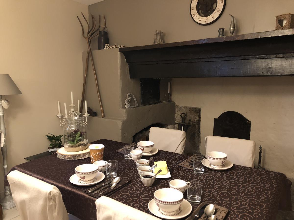 Auberge De Pachoquin Meounes-les-Montrieux Eksteriør billede