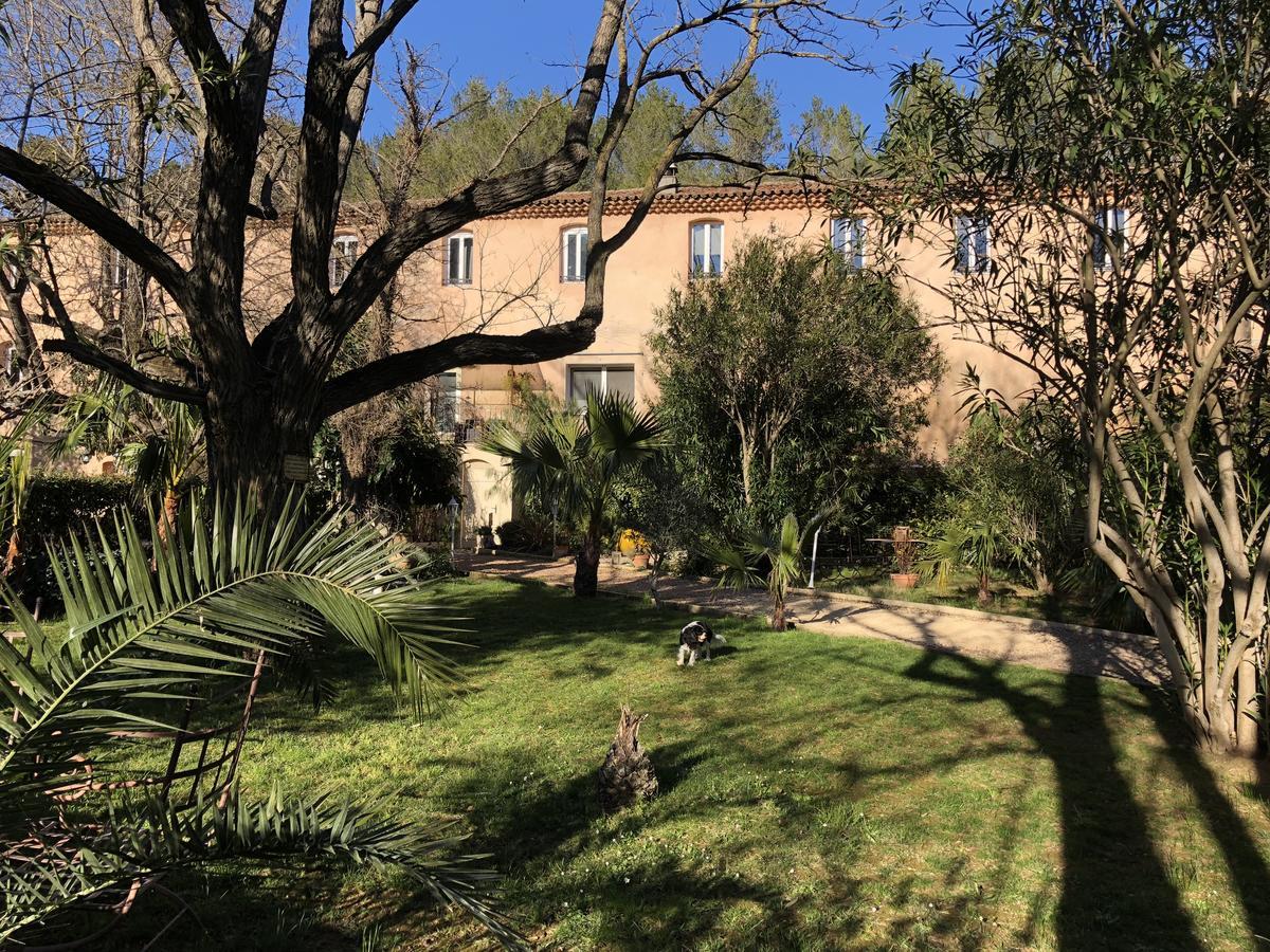 Auberge De Pachoquin Meounes-les-Montrieux Eksteriør billede