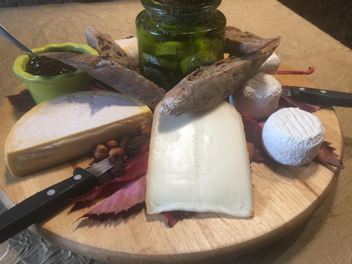 Auberge De Pachoquin Meounes-les-Montrieux Eksteriør billede