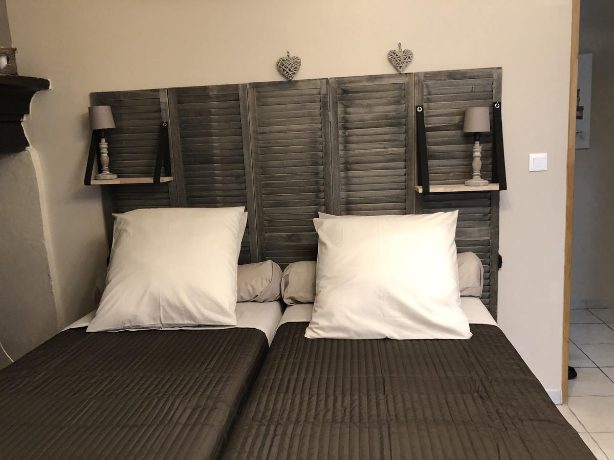 Auberge De Pachoquin Meounes-les-Montrieux Eksteriør billede