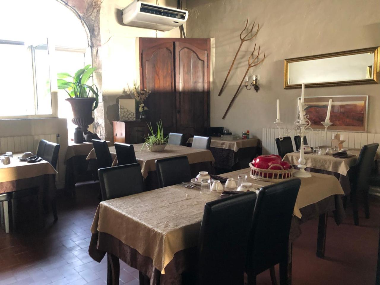 Auberge De Pachoquin Meounes-les-Montrieux Eksteriør billede
