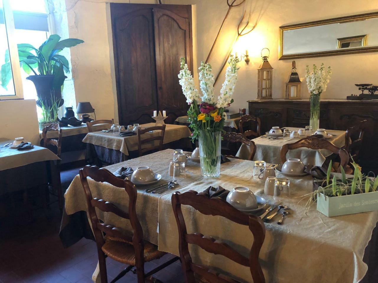 Auberge De Pachoquin Meounes-les-Montrieux Eksteriør billede